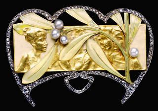 Mistletoe brooch containing pearls