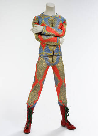 costume