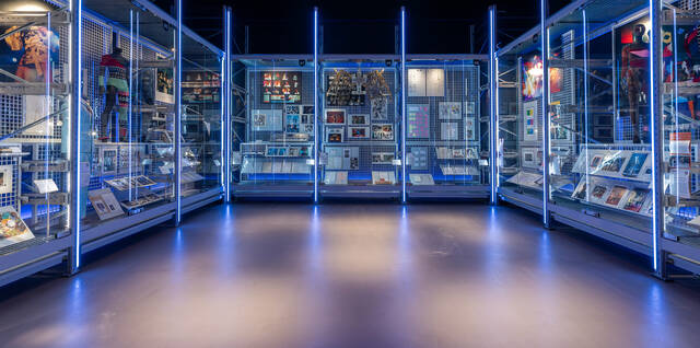 DAVID BOWIE IS INSIDE 　V&A 640.jpg