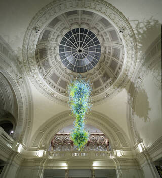 Photograph of the Chihuly Chandelier in the Dome at V&A South Kensington