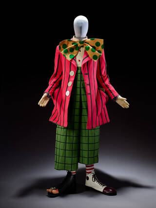 costume