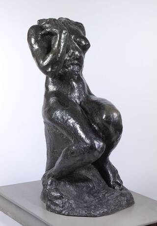 statue